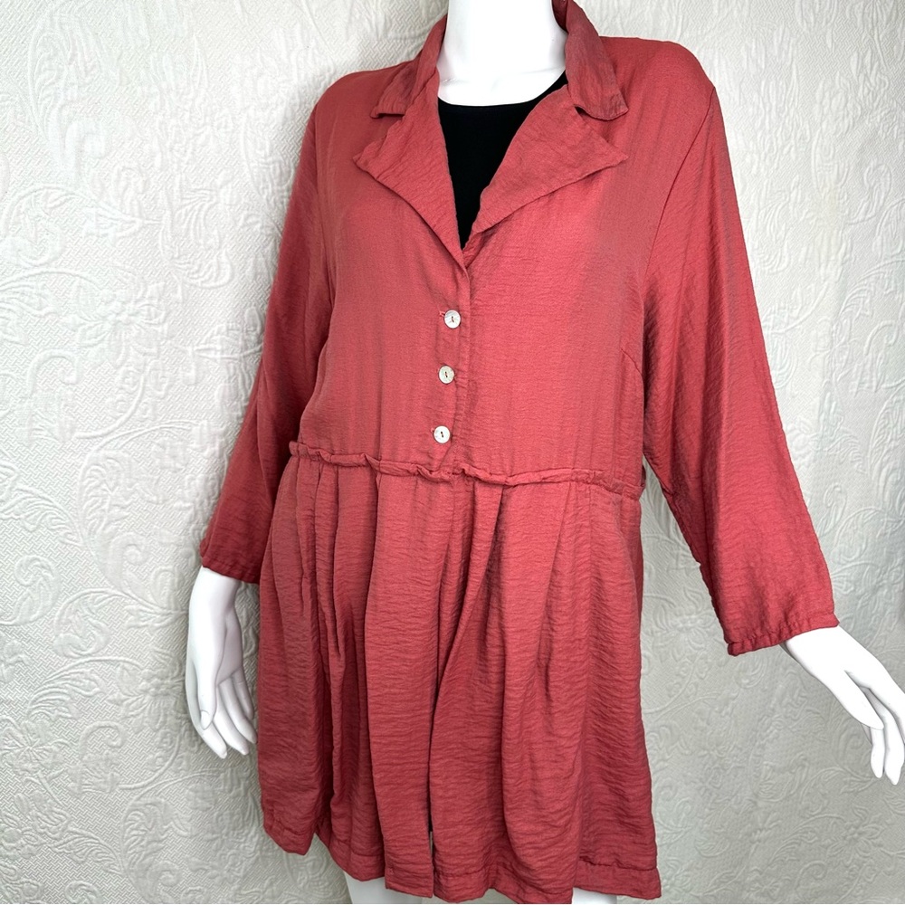 Et'Lois Liberty Three-Button Tunic Dark Coral